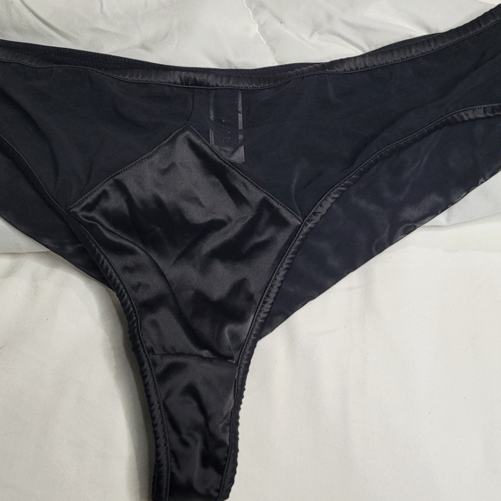 Size 14 Fox and Royal black thong